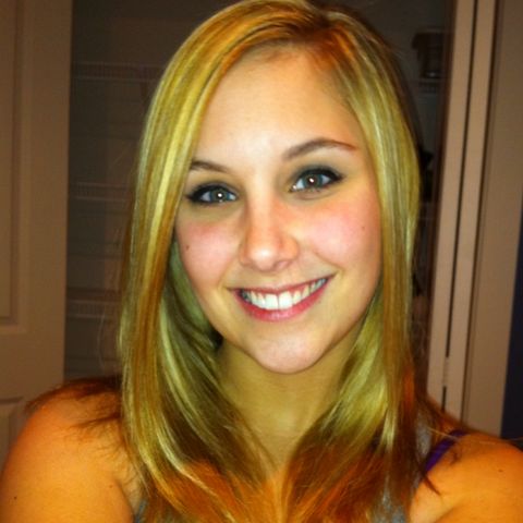 Jeune femme blonde sexy cherche un gars sur Lyon