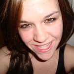 Jeune nymphomane cherche 2 hommes murs dans le 92